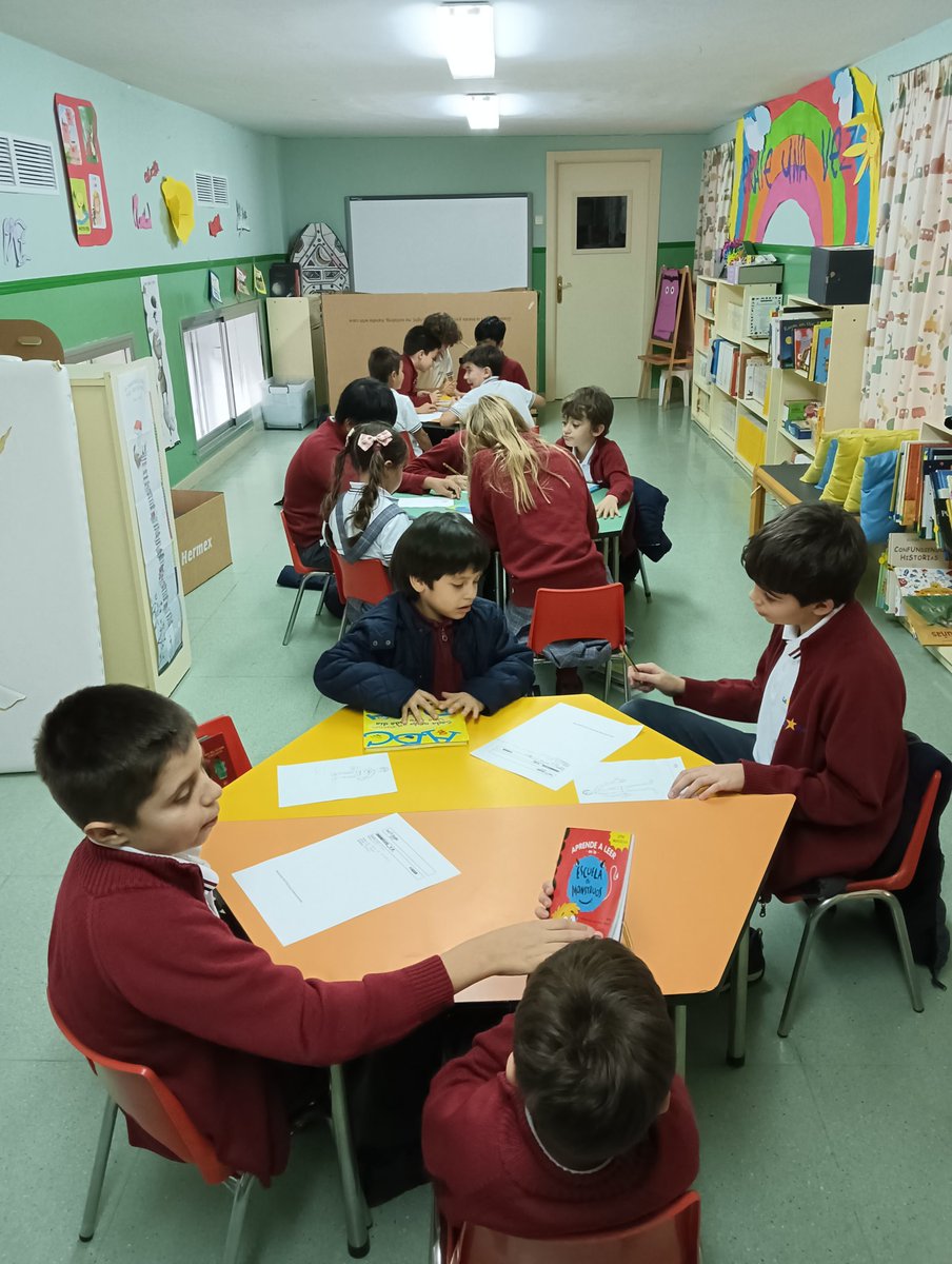 Esta semana inició el taller "Padrinos lectores" en el que los alumnos de 6° guiaron a los de 1° en sus primeras lecturas: una experiencia llena de aprendizajes y compañerismo que fomenta el amor por los libros desde pequeños.📚
¡Creando lectores y amistades para toda la vida!🫂