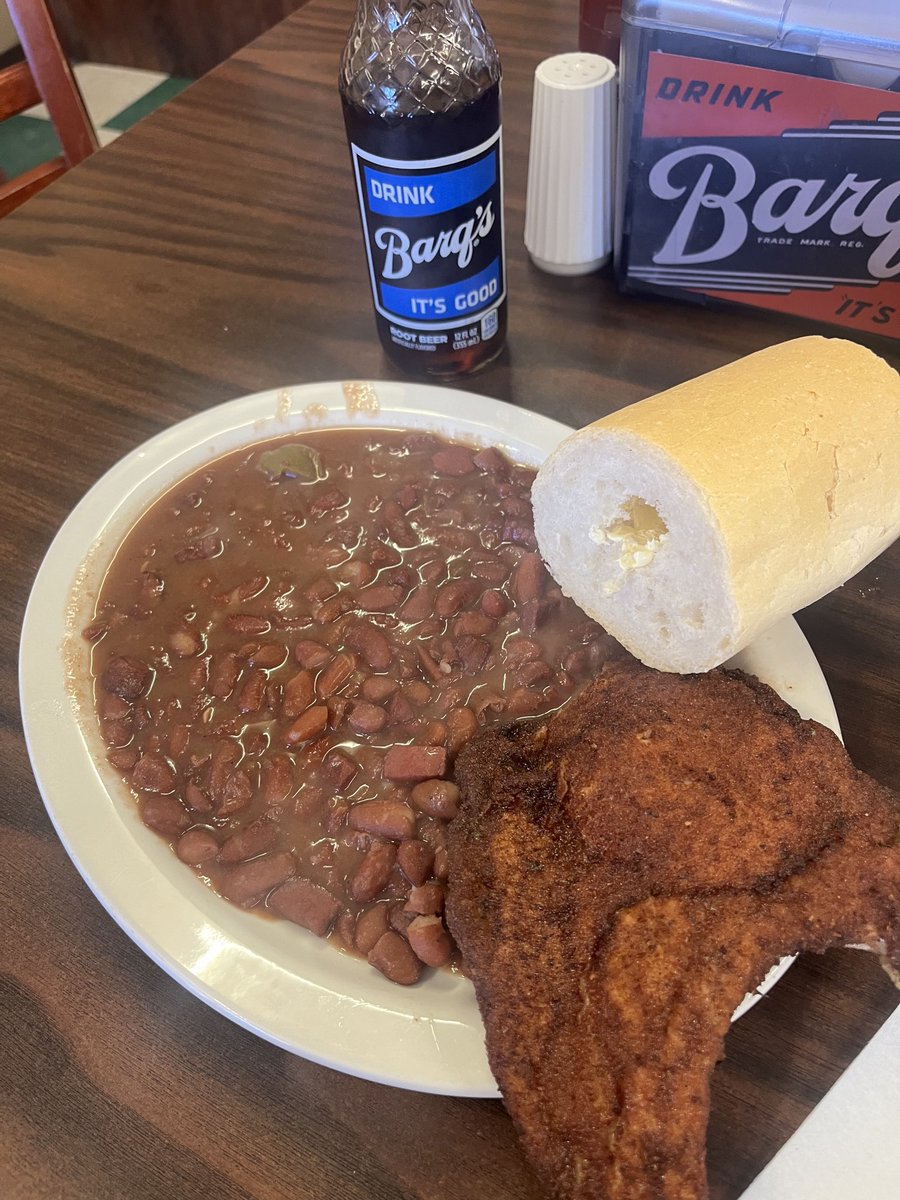 BatonRouge_1's tweet image. Lunchtime. 🍗🫘🥖#FriedChicken #RedBeans
#ButteredBread #Barqs