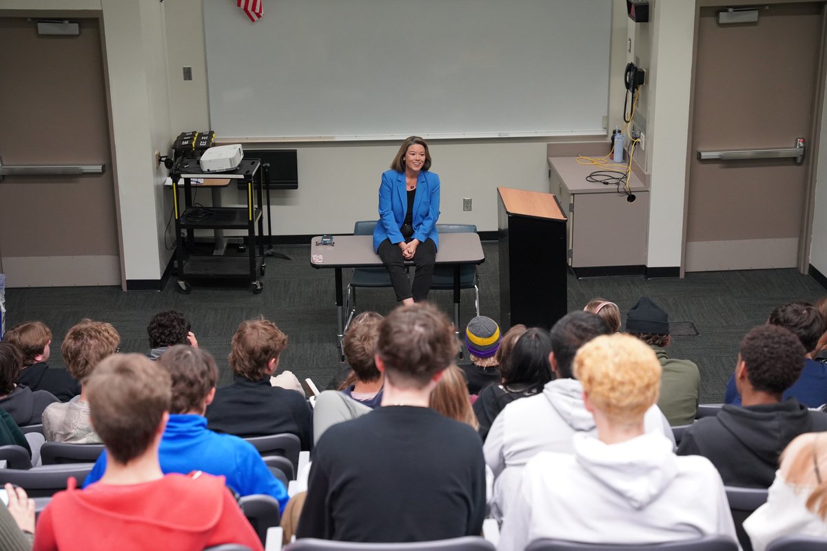Today I joined the Eagan High School senior political science class to talk about my experiences as a Member of Congress &amp; answer their questions about how our federal government works.
 
Thank you for your civic participation!
