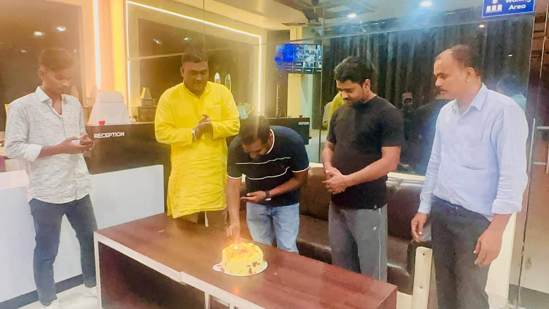 vippartyindia's tweet photo. गया में वीआईपी पार्टी के राष्ट्रीय अध्यक्ष श्री @santoshjsahani जी ने पार्टी के पदाधिकारियों के साथ दीप जलाकर हर्षौल्लास के साथ वीआईपी स्थापना दिवस मनाएं।
#वीआईपी_स्थापना_दिवस #MukeshSahani #VIPParty #VIPPartyFans #SankalpYatra #NishadAarakshanSankalpYatra https://t.co/sJFXqUMArW