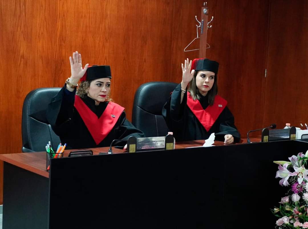 PepeMontes11's tweet photo. -Turismo Académico en el Tribunal de Justicia Administrativa 
-Viajaran dos Magistradas a La Haya por 10 dias
                                                                                                                         Vanesa Gloria Carmona Viveros y Monica Boggio Tomazas, fueron nombradas Magistradas en medio de controversias, la primera, Carmona Viveros, sin una aparente preparación en la justicia administrativa y quien además es esposa de Jorge Gamboa Olea presidente del TSJ y, Tomazas Merino, señalada por presuntamente tramitar su constancia de residencia con documentación falsa y ahora se le suma la compra de terrenos en el lago de Tequesquitengo a bajos costos.  Con escasos 5 meses de haber asumido sus magistraturas, ya se irán de viaje del 8 al 17 de noviembre a La Haya, en Países Bajos
¿Cuánto costará el viaje? ¿Será absorbido en su totalidad por el TJA? ¿Se cocina una reelección del Magistrado presidente?