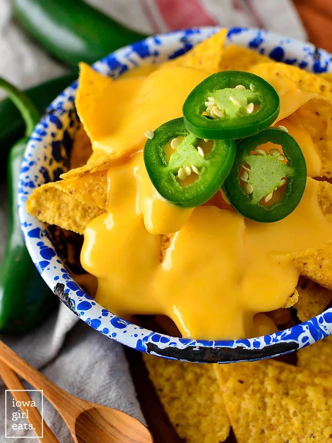 DavidofPartick's tweet image. Cheese Nachos 

L/H 
Some kind of runny cheese coloured gloop, poured onto nachos. A disgusting American concoction.

R/H
As they should be, shredded cheese, melted throughout nachos.

The only #MAGA I ever want hear about from the U.S. is

Make America Grate Again!