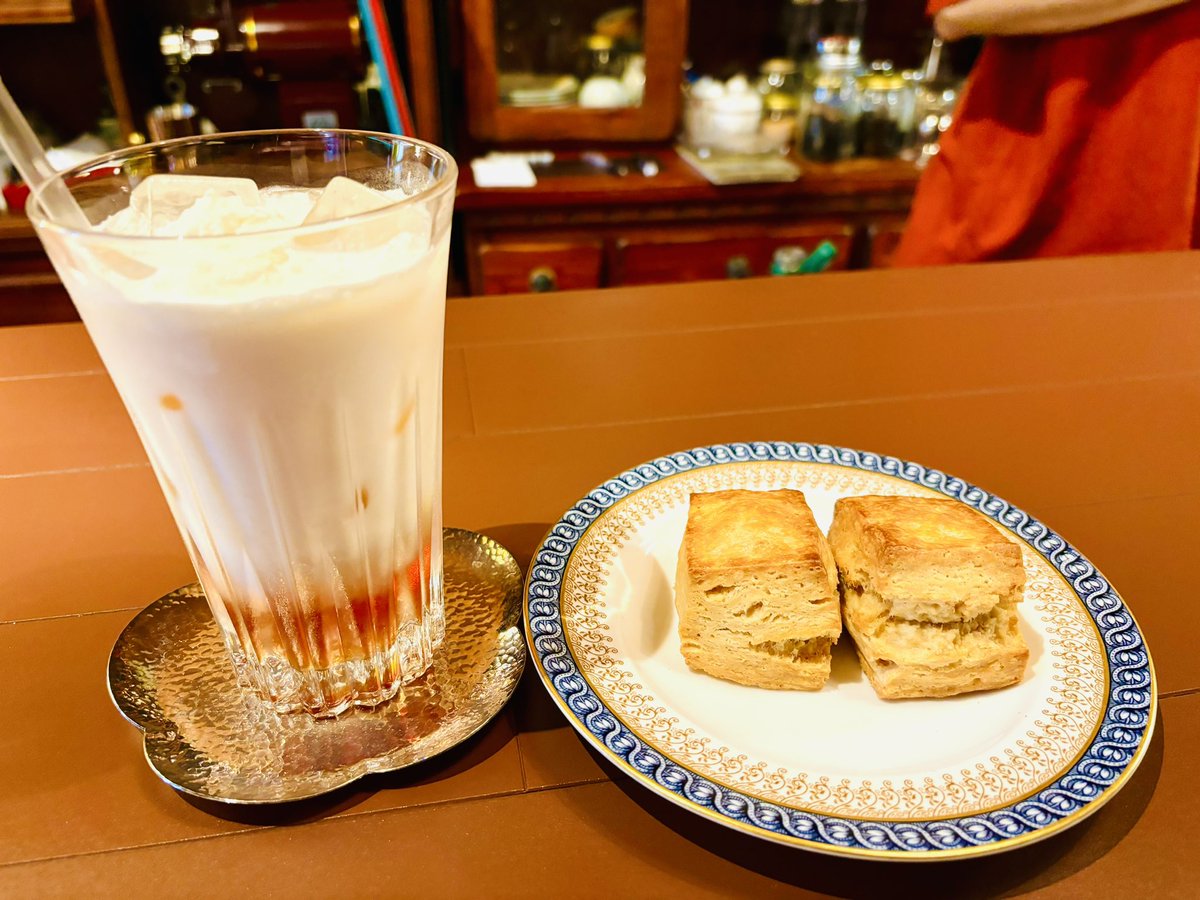 ohmulajamboyuki's tweet image. 4枚たまりました！

Robinpostのアイスロイヤルミルクティー美味しすぎます！

サッパリとしてクリーミーで紅茶の香りがちゃんとある。

絶妙なバランス！

1/25のライブ来たら飲んでみてね🎵

#robinpost
#ロビンポスト
#朝霞
#カフェ