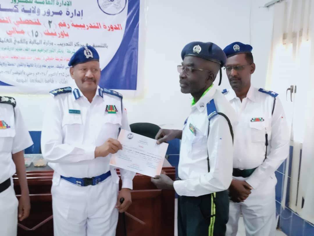 شرطة مرور ولاية كسلا تختتم فعاليات الدورة الثانيه لاورنيك ١٥ مالى وتأتي هذه الدورة فى اطار اهتمام شرطة المرور بتاهيل منسوبيها والتى استهدفت الضباط وصف الضباط والجنود