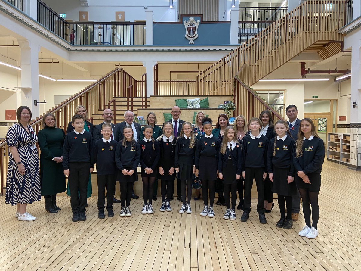 SA_Learns's tweet photo. @SACEducation collaboration at its finest with @AyrGrammar @SAC_Reads @weepeoplechat showcasing quality learning environments, pedagogies &amp; practice to the First Minister, Cabinet Secretary and Councillor Grant #adaptiveteaching #scaffolding https://t.co/pzCswk899I