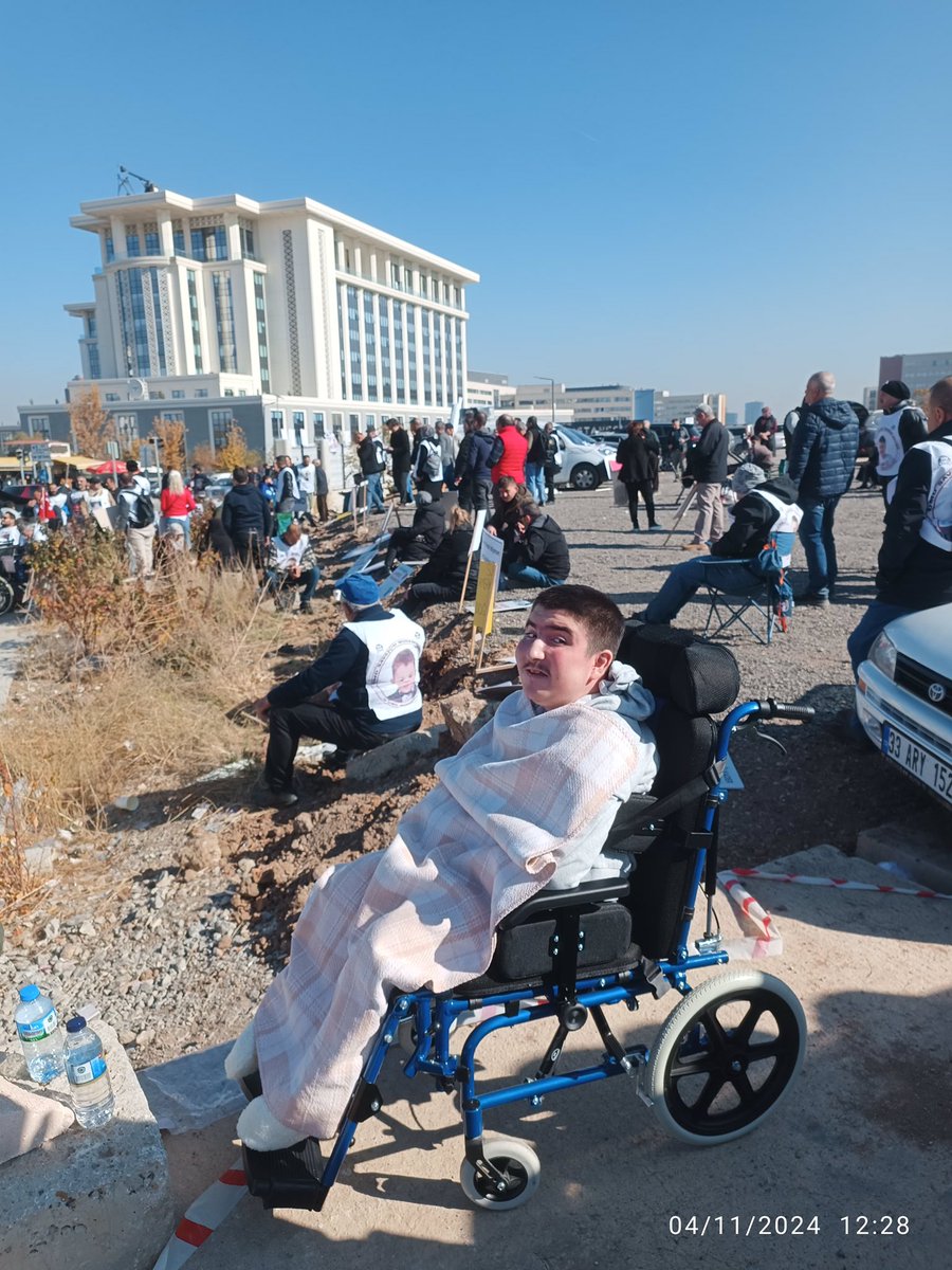 emineeskay's tweet image. Esenyurt Belediyesi Size Devleti Tanıtacağız #böylegitmez #boğluyoruz #Kayyum Çocuklarımız ölüyor Bizler sessimizi duyurmak için günlerce X i bilmeyen insanlarla geceli gündüzlü uğraşırken bize destek vermeyenler de en az onlar kadar sorumludur ❗ UEFAMAFIA @saglikbakanligi