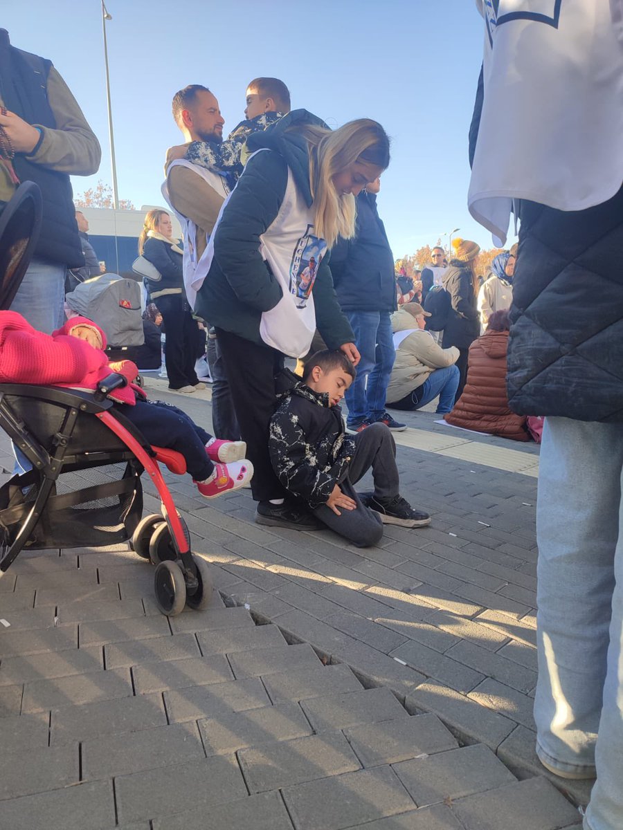 emineeskay's tweet image. Esenyurt Belediyesi Size Devleti Tanıtacağız #böylegitmez #boğluyoruz #Kayyum Çocuklarımız ölüyor Bizler sessimizi duyurmak için günlerce X i bilmeyen insanlarla geceli gündüzlü uğraşırken bize destek vermeyenler de en az onlar kadar sorumludur ❗ UEFAMAFIA @saglikbakanligi