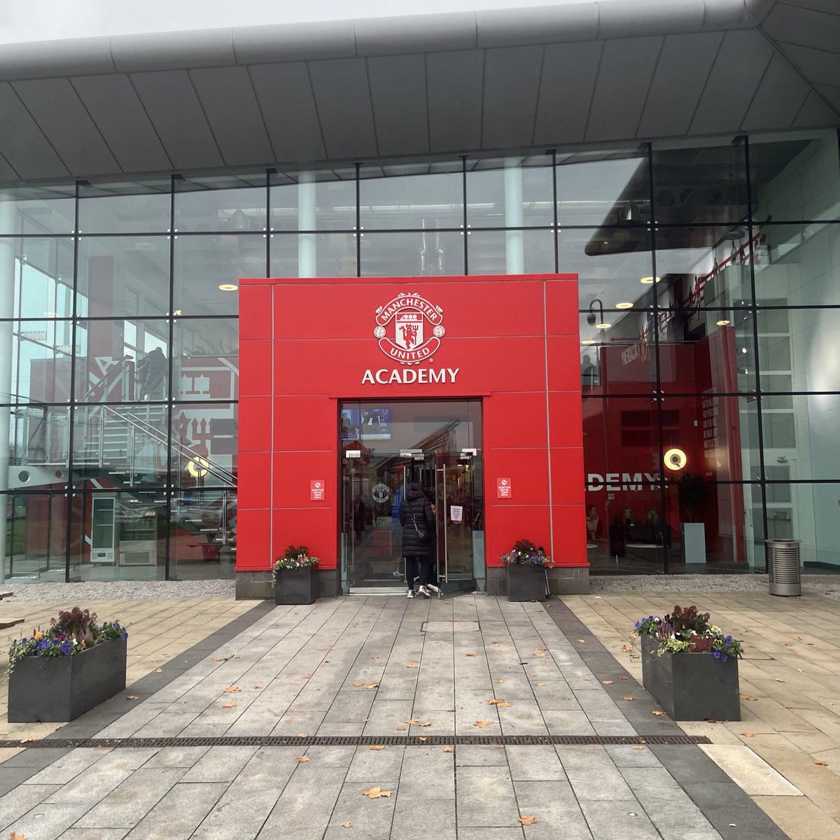 JThwaite3's tweet photo. Nice to return to Carrington @ManUtd as a coach, 13 years after some amazing experiences as a player here with @uommensfc https://t.co/esT62zXDt4