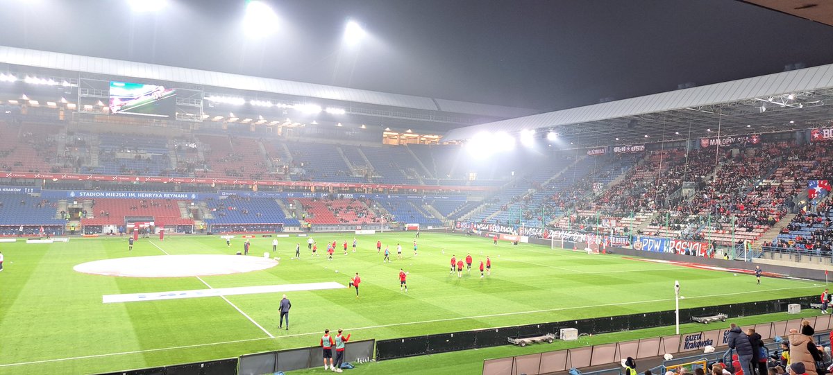 Wislak1906Fan's tweet photo. Dobry wieczór Panowie 🔵⚪️🔴od  2,5 roku na każdym meczu u siebie 💪 https://t.co/61jvtlcKNp
