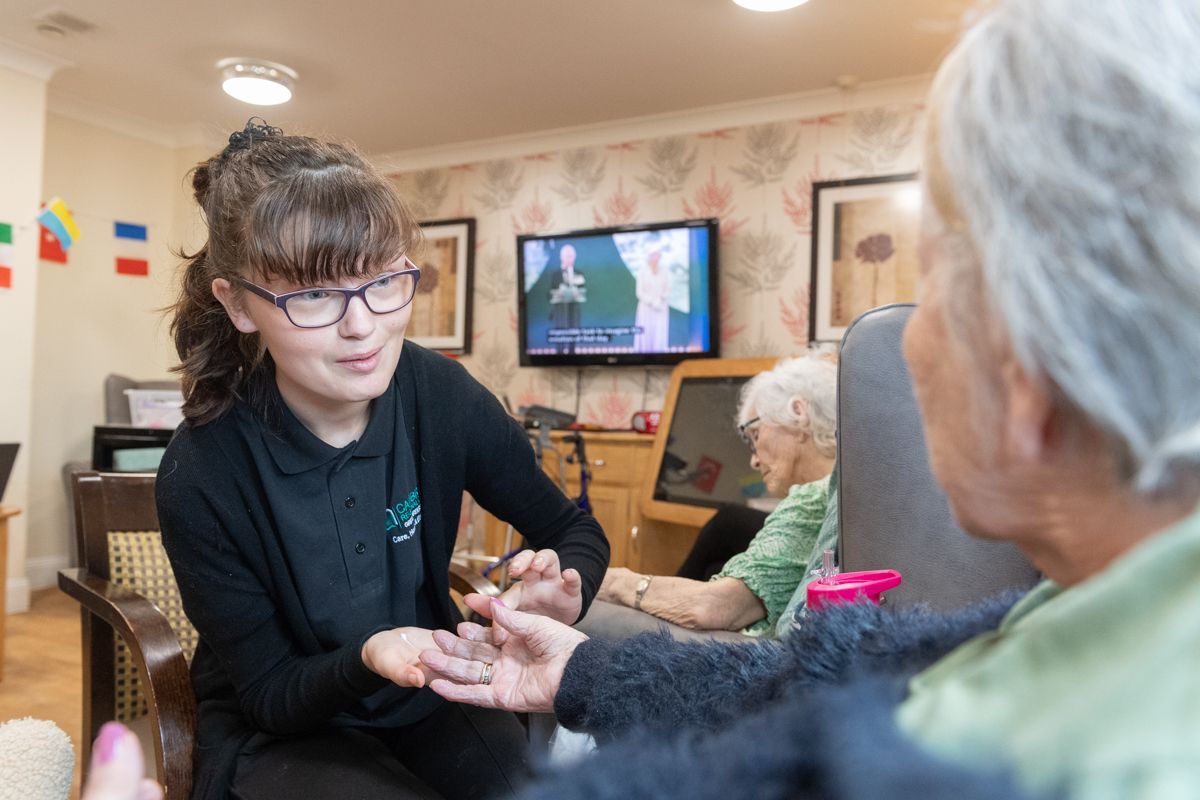 ITV's Good Morning Britain wants YOPEY Befriender Roanne Williams for its 1 Million Minutes award.

Roanne did amazing volunteering in a #Cambs #carehome, running activities for residents when a carer left.

If you know Roanne please ask her to get in touch URGENTLY. 

<a href="/GMB/">Good Morning Britain</a>