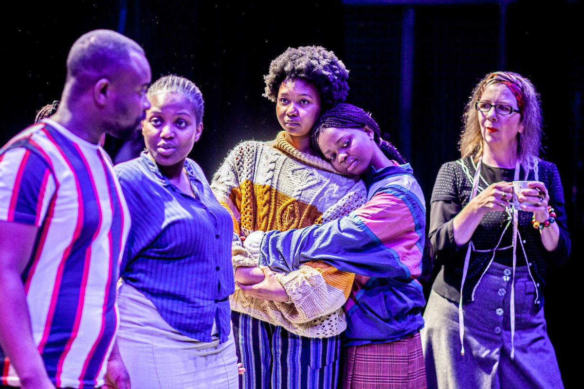 Short screen tweet media