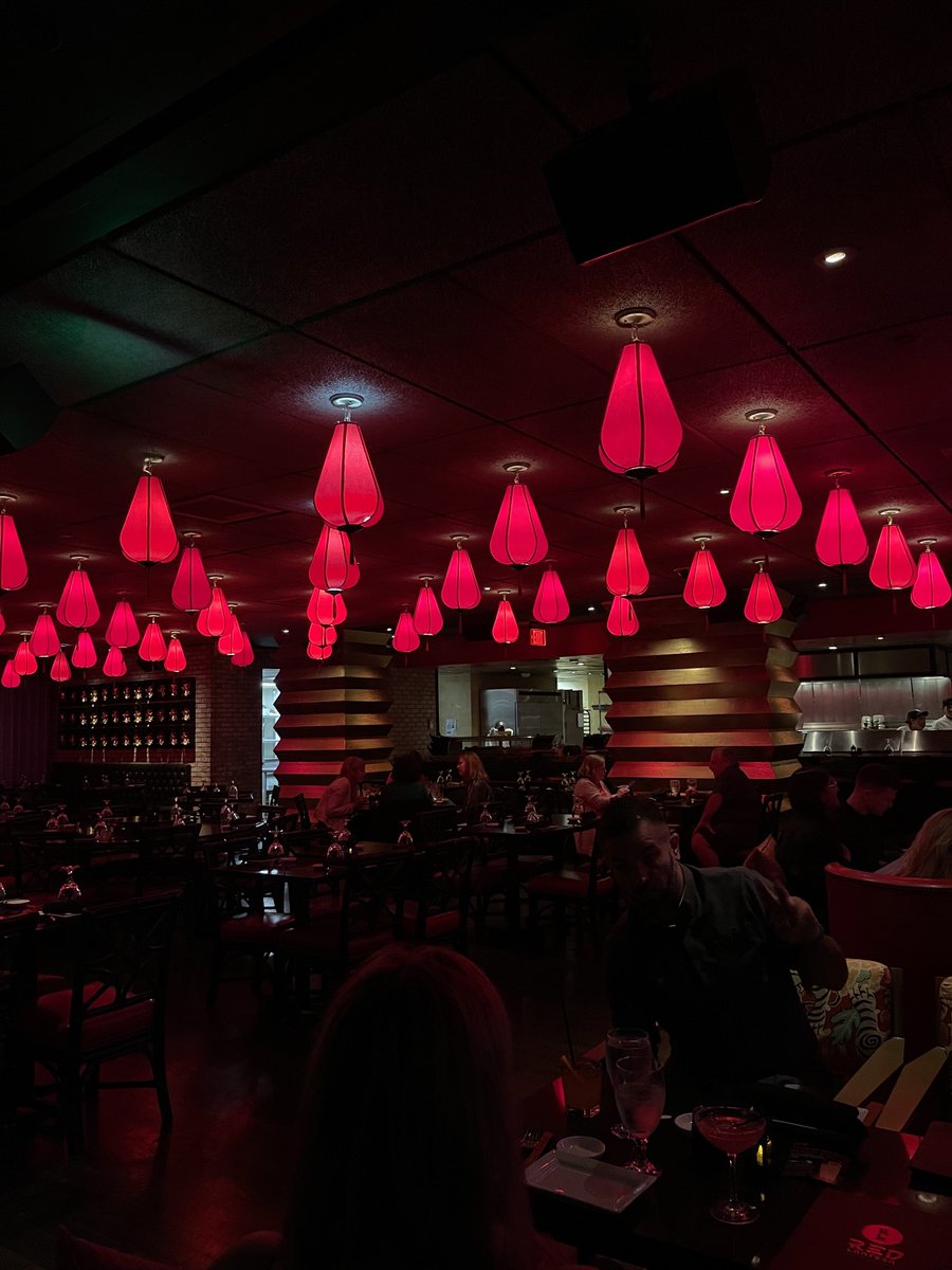 Dining under the lanterns 🏮

#foxwoodscasino #foxwoodssushi #ctsushi #foxwoodsdining