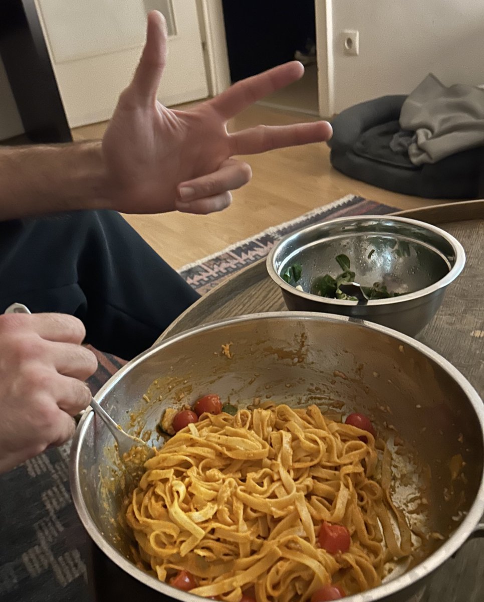 Miksi (robust)🐰🍉 tweet media