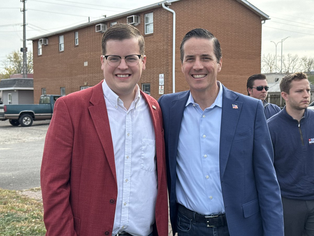 CodyAPettit's tweet image. Great to be with @berniemoreno our next Senator at a stop in my hometown of Zanesville. He's putting in the work to defeat Sherrod Brown. #LeadRight
