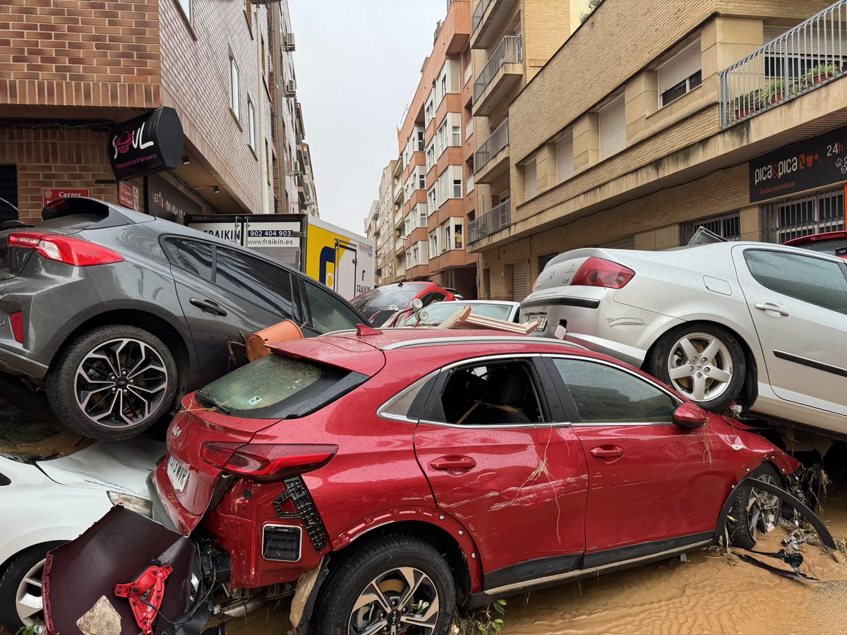 HEXICANO1's tweet photo. Lost my car in Spain DANA
War scene,terrible, hundreds dead, missing
Sad, very sad https://t.co/fHhEcmFUH6