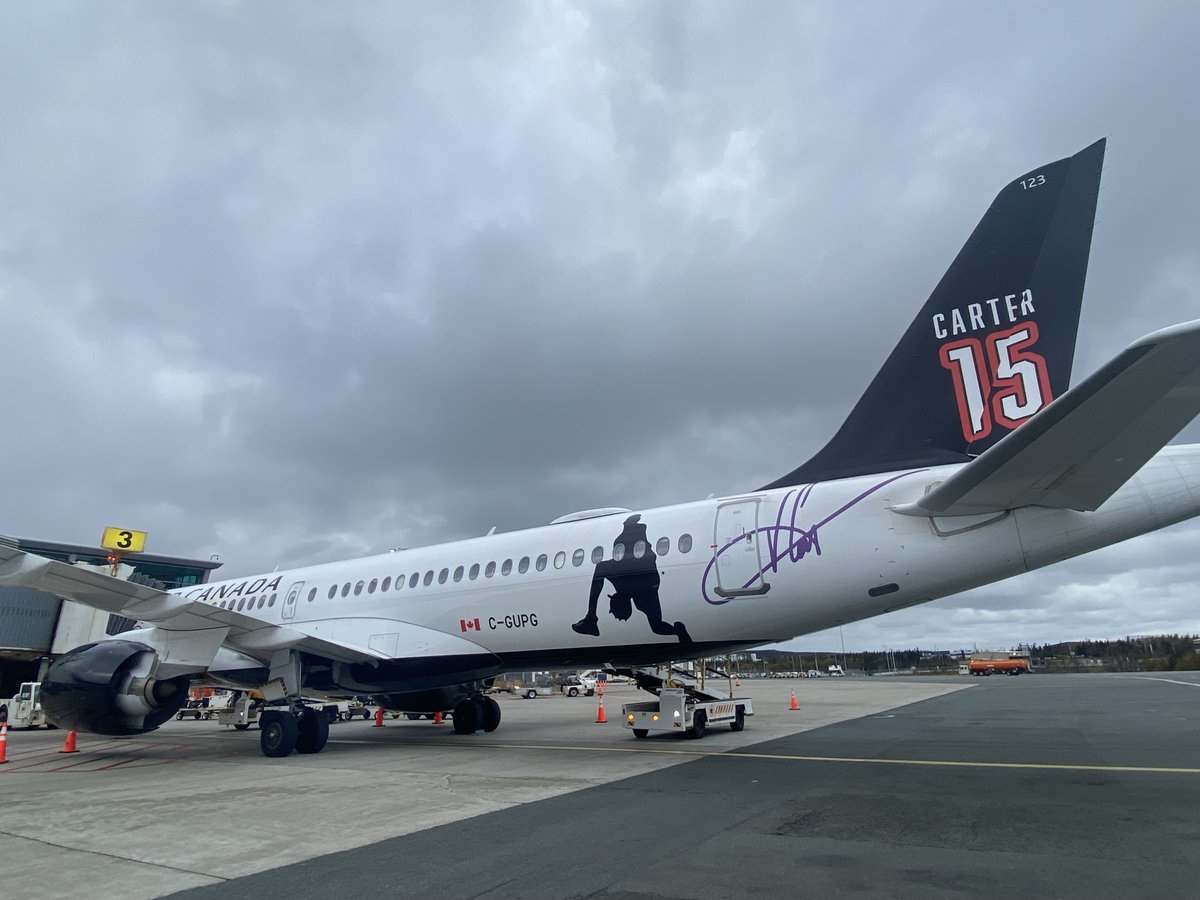 So cool to see this tribute to <a href="/mrvincecarter15/">Vince Carter</a> post up at YYT this afternoon! A half-plane, half-amazing, <a href="/AirCanada/">Air Canada</a> A220 aircraft honoring 'Air Canada' himself as the first <a href="/Raptors/">Toronto Raptors</a> jersey retirement.