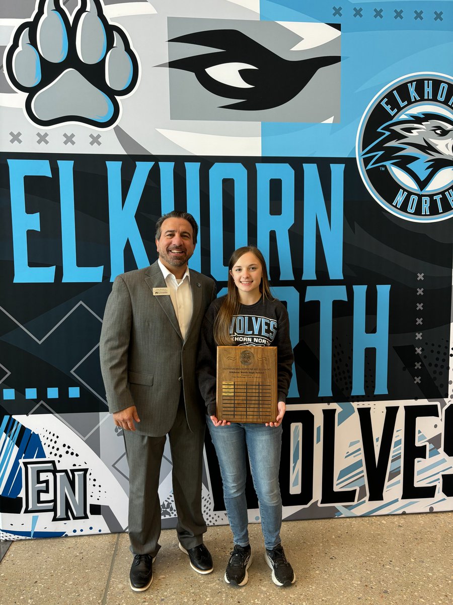 🎉🎈Congrats to A. Kratky for winning ENHS Sophomore of the Year! 🎈🎉
#EPSAchieves
