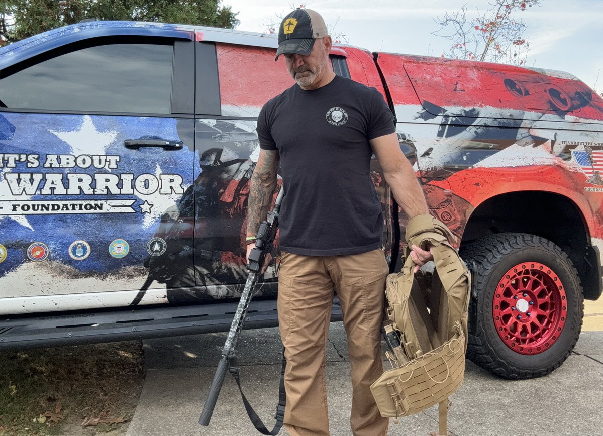 IATWF's tweet image. It’s that time of day…practice makes perfect 💪🏽🇺🇸🇺🇸🇺🇸 @JiscoOffRoad @DBFirearms #slingit #downrange