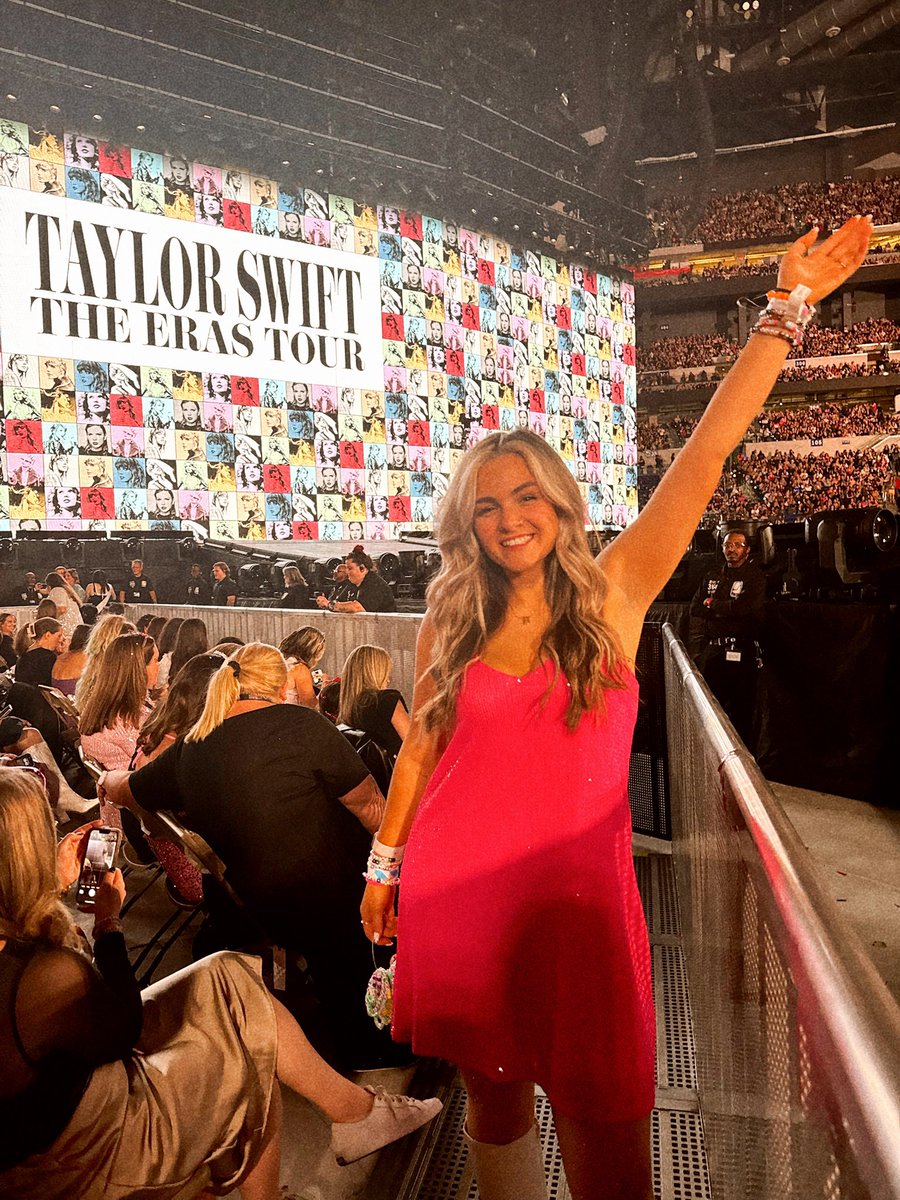 legit_laney's tweet photo. @swiftie_liza @taylornation13 will literally always be ready https://t.co/LwRkXVUjgW