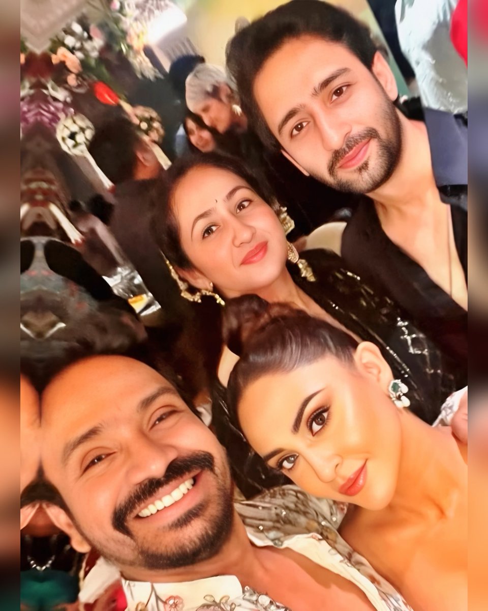 ritu0174's tweet photo. Hamaara HEERA 🔥🔥

Shaheer And Ruchika With Friends At Ekta's Diwali Party 💗💗

#ShaheerSheikh #RuchikaKapoor #MushtaqSheikh #KrystalDSouza #DiwaliNight 

@Shaheer_S ♥️

#GodBlessYou #ShaheerSheikh https://t.co/iGnerpe2RN