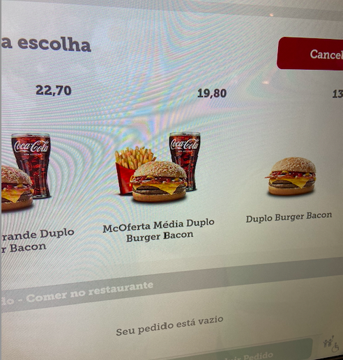 RafaelMarantes's tweet photo. Queria mesmo que o @McDonalds_BR me explicasse essa esquizofrenia que são os preços do Duplo Bacon em Porto Alegre https://t.co/HMeq8yLVC4