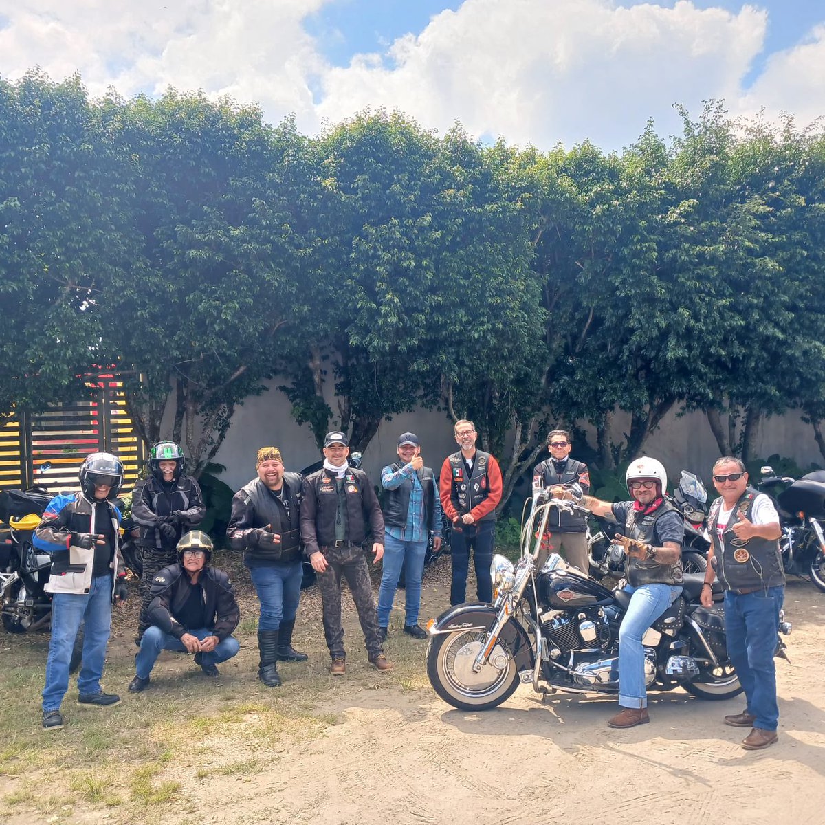 mc_legendarios's tweet photo. Rodada a Huimanguillo, Tab., Excelente clima, buen desayuno y platica, de regreso una moto trono … ASÍ PASA … https://t.co/EYDeiJW2vr