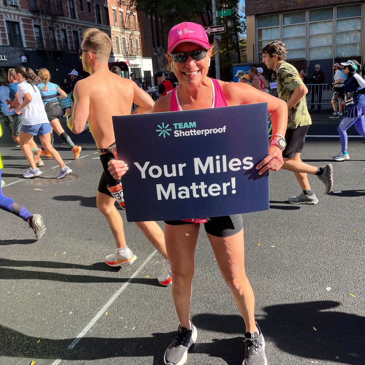 ShatterproofHQ's tweet image. #TeamShatterproof made a powerful impact at the @nycmarathon! 🧡 The energy and dedication displayed this weekend were truly inspiring. Thank you to everyone who supported our mission to end addiction stigma! #NYCMarathon  #EndAddictionStigma
