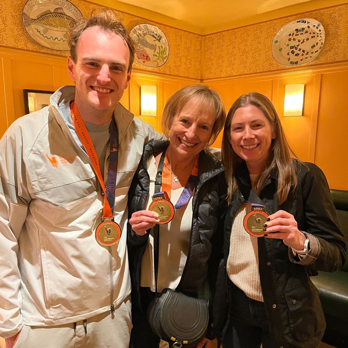 ShatterproofHQ's tweet image. #TeamShatterproof made a powerful impact at the @nycmarathon! 🧡 The energy and dedication displayed this weekend were truly inspiring. Thank you to everyone who supported our mission to end addiction stigma! #NYCMarathon  #EndAddictionStigma