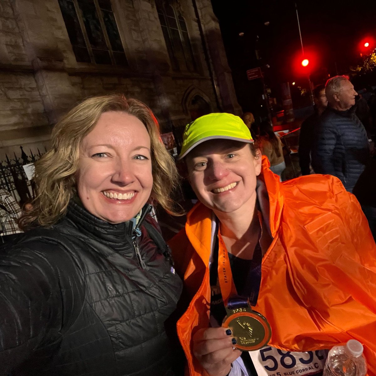 ShatterproofHQ's tweet image. #TeamShatterproof made a powerful impact at the @nycmarathon! 🧡 The energy and dedication displayed this weekend were truly inspiring. Thank you to everyone who supported our mission to end addiction stigma! #NYCMarathon  #EndAddictionStigma