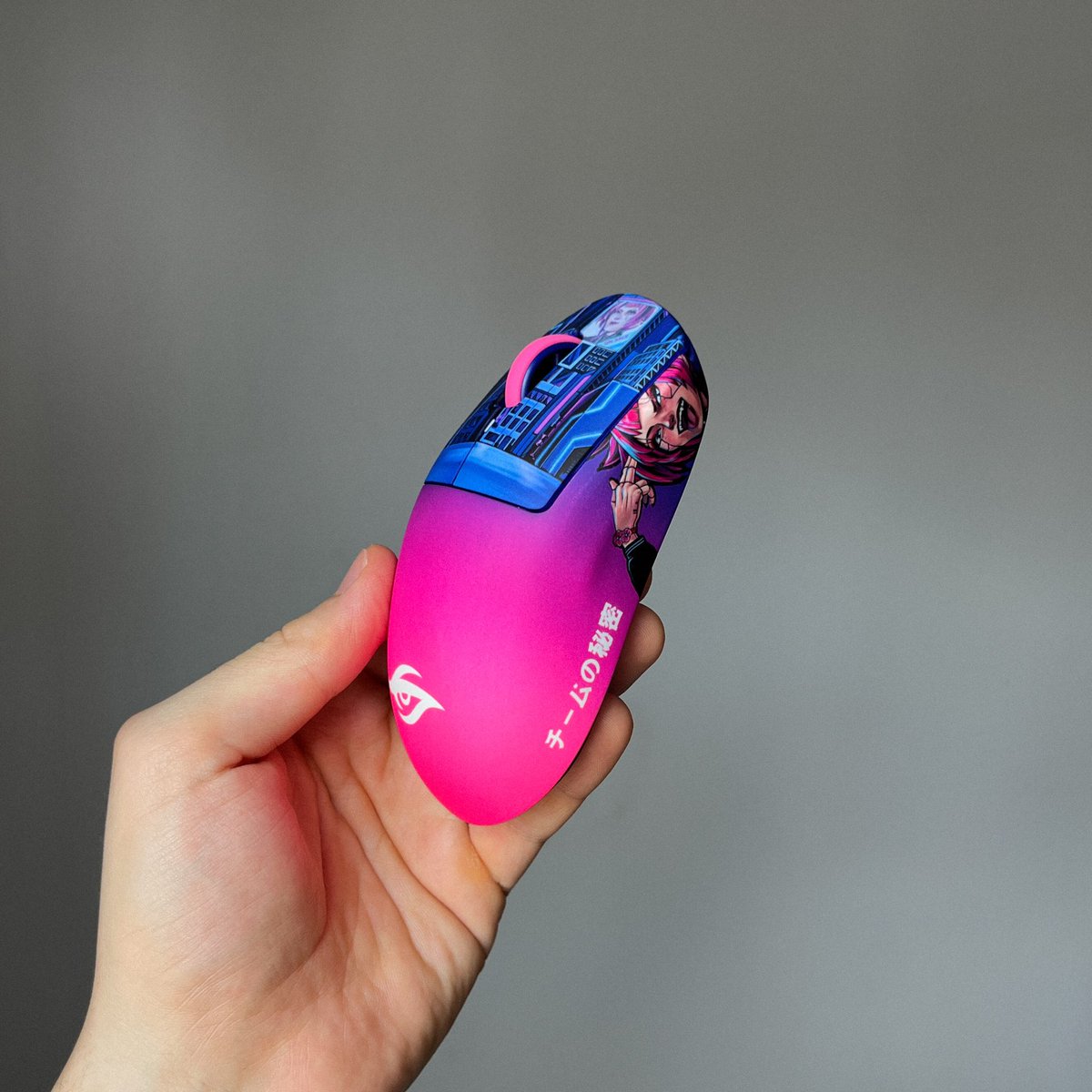 Customicegg's tweet photo. custom superlight 2 for @jumeR6S 

good luck in the major @jumeR6S @JotaP_teixeira and all @teamsecret R6 team https://t.co/uS4WSKrHPd