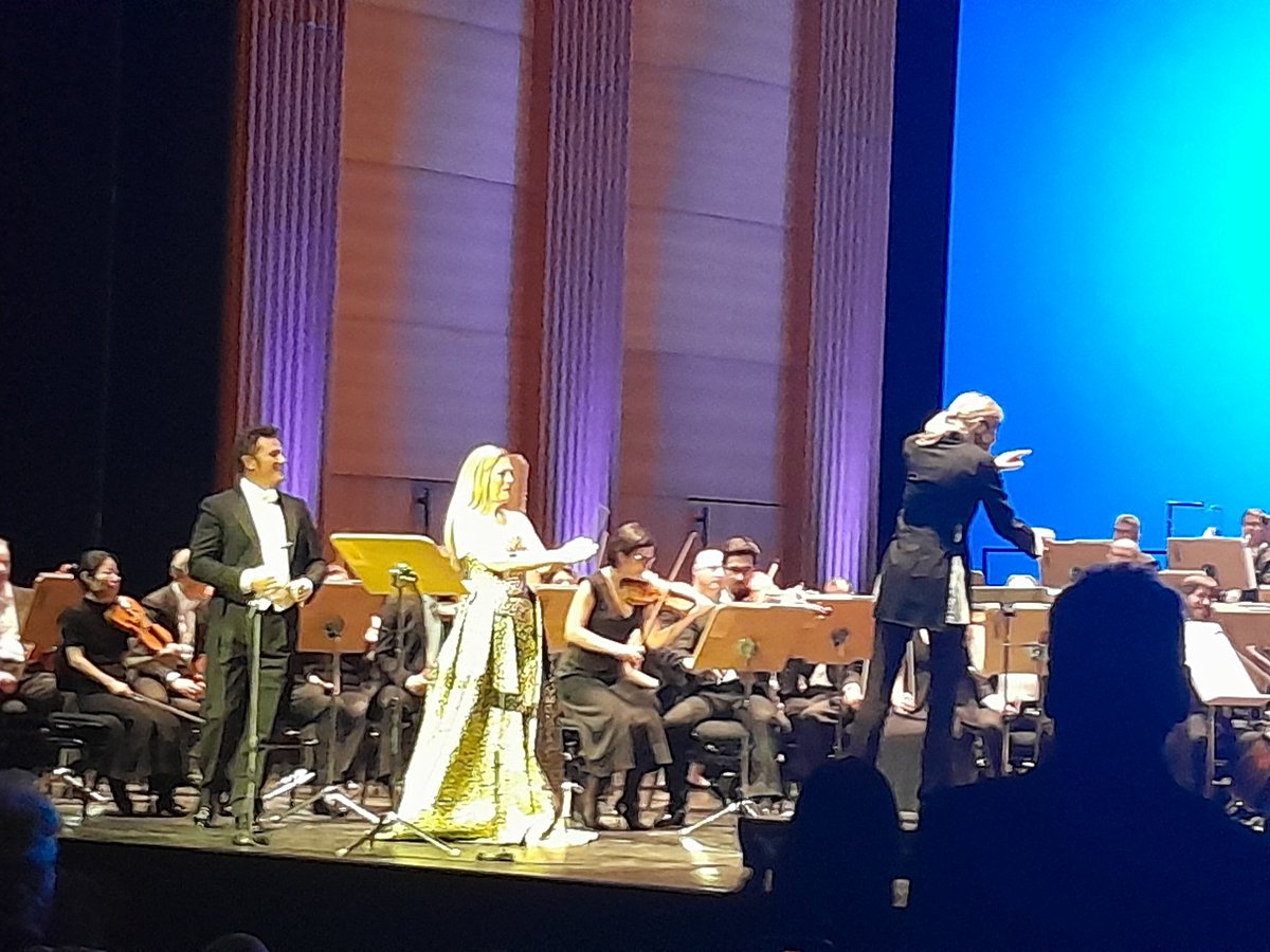 operasiempre's tweet photo. Muy bueno el concierto de ayer de  la soprano #SondraRadvanovsky  y el tenor #PiotrBeczała en el Teatro Real. Y la directora, #KeriLynnWilson, al frente de la Orquesta Titular del Real. Soy más fan de Beckala, pero en las arias y la escena de Tosca (Puccini) lo bordaron los dos. https://t.co/8KlmBEZa24