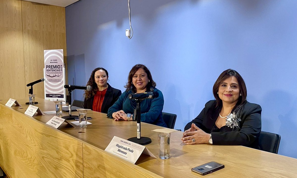 CConstitucional's tweet photo. Corte ocupa primer lugar en premio internacional de DDHH por fallo de la Sala Plena que protege a una extranjera de 90 años y ordena al Ejecutivo diseñar e implementar una política pública para superar la problemática de saturación administrativa en solicitudes de refugio
1/3 https://t.co/VyxbxvhDlW