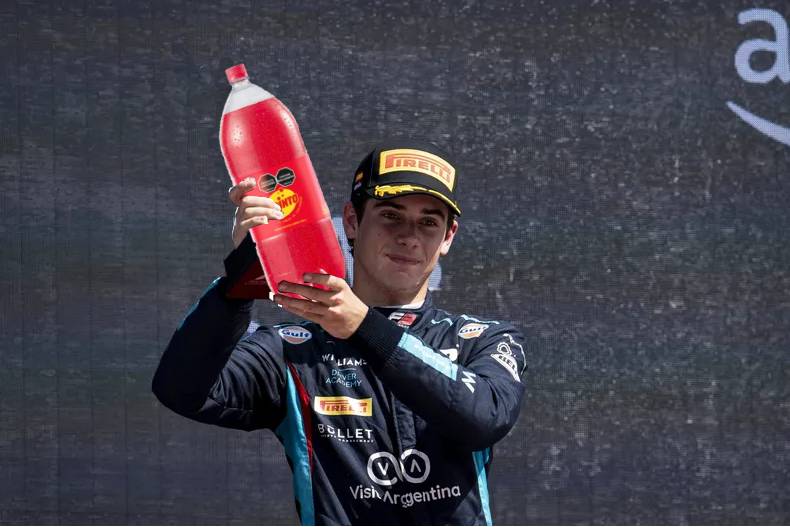 actualidadpanam's tweet image. Tras firmar con Kola Hipinto, el piloto argentino Colapinto negocia con Mercagan.