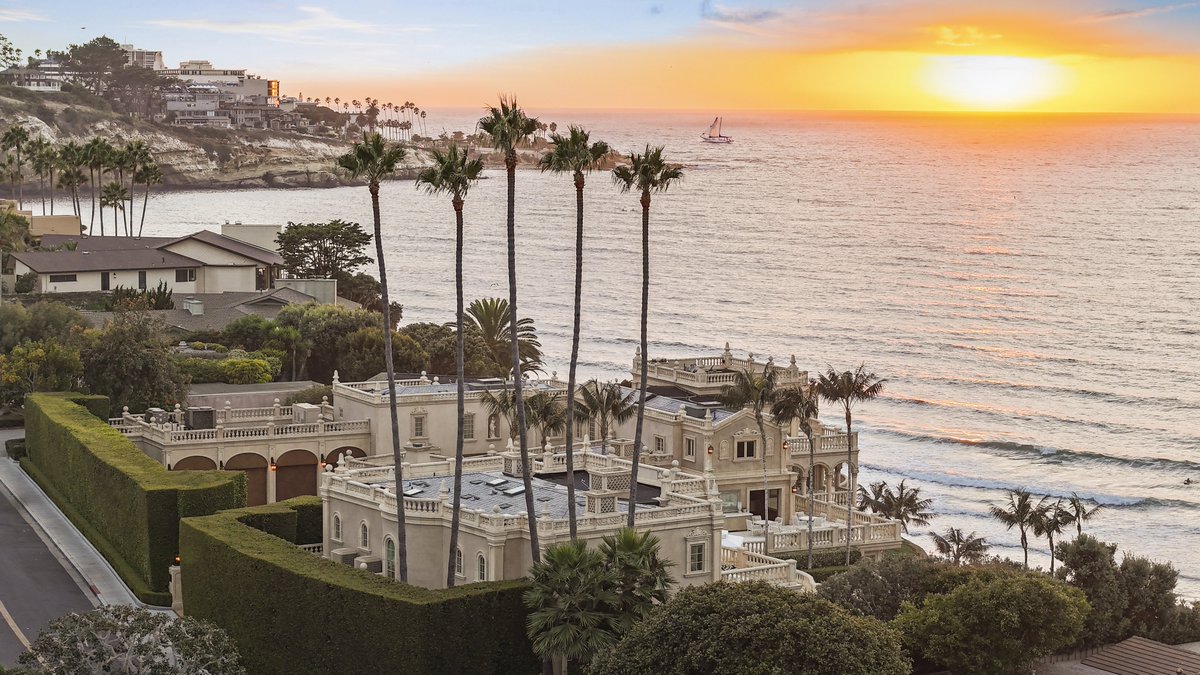 Zillow Gone Wild 🏡 tweet media