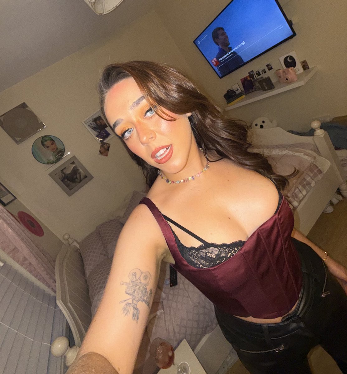 gracebinghamxx's tweet photo. What’s funnier than 24? 25… ✨ https://t.co/Tckyx0QAcy