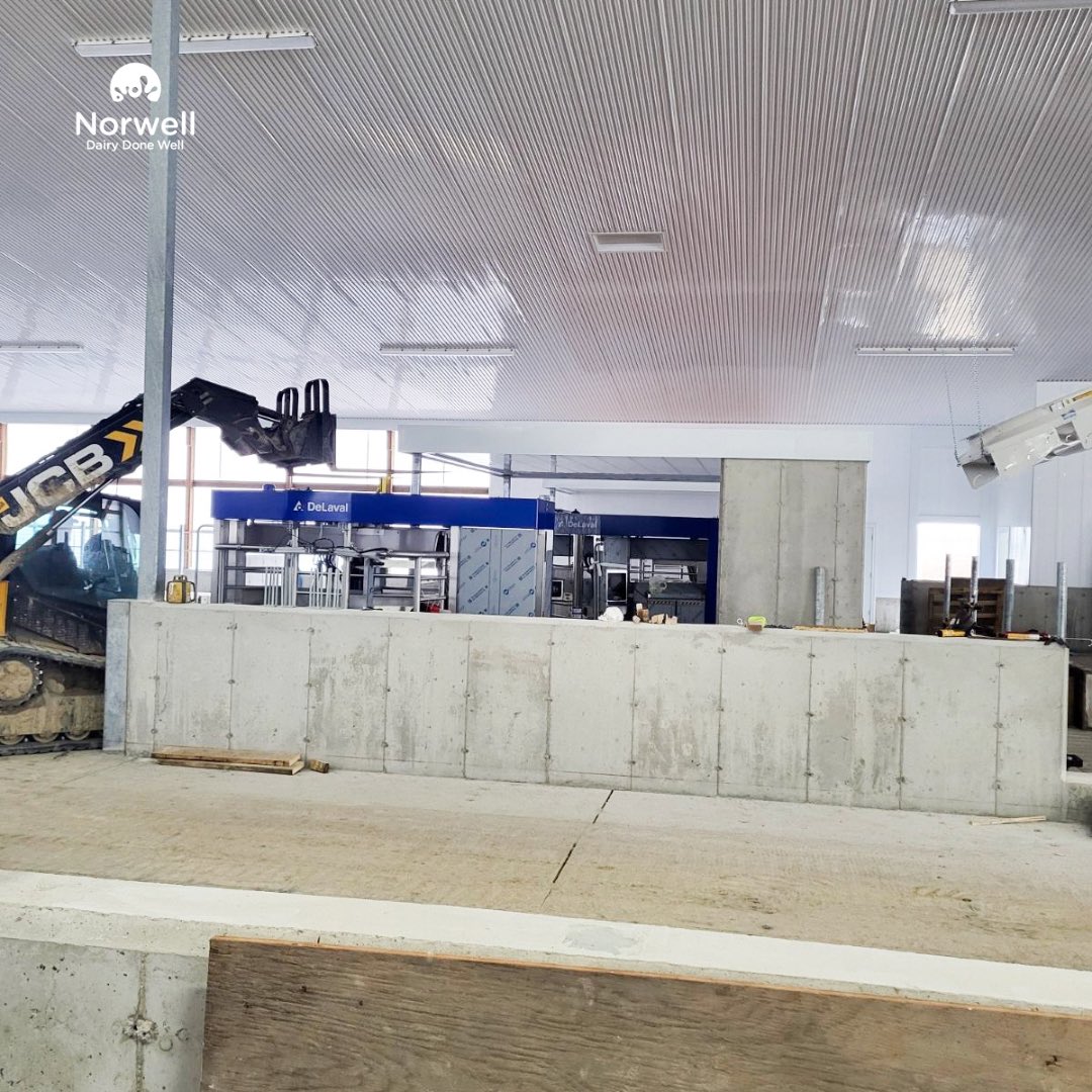 Projects are rolling along! 
Last week the five DeLaval robots  (3x V310 and 2x V300) were set into place at Jancora!  The new build is really starting to come together and we can’t wait to see it up and running!  The barn looks fabulous!
Stay tuned to see our other projects in