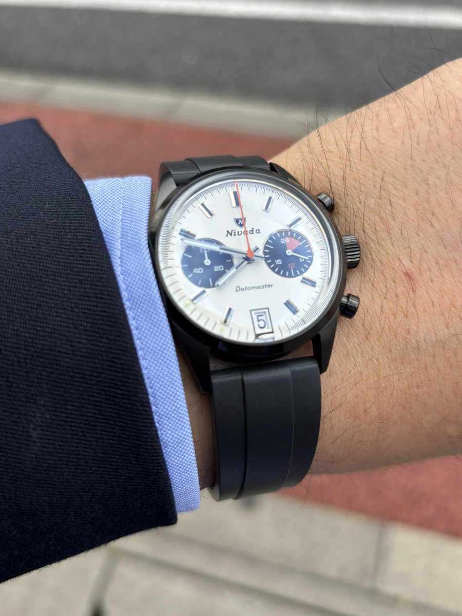 XgiHxQ2tJTqnYx's tweet image. おはようございます。3連休明けの仕事、今週はどこかで休みをとって引越しに必要な書類を取りに市役所まで行かないとなー
今日は昨日購入したニバダのデイトマスター😊このラバーベルト、内側にオイスターフレックス同様にクッションがあって着け心地が最高です👍別売してほしい…
#nivada
#datomaster