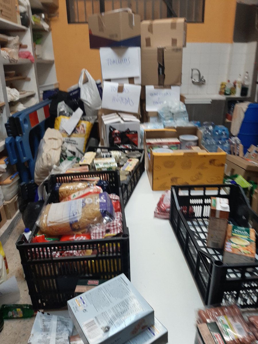AVLaUnion's tweet photo. Esta tarde en la recogida solidaria,desbordadas por la solidaridad de #Hortaleza
No hemos podido hacer foto del equipazo que hoy ha colaborado
Gracias y enhorabuena a #HortalezaPeople
La Unión hace la fuerza 💜
#solidaridadvecinal #dana #ParticipacionVecinal #SomosBienDeBarrio https://t.co/ITxjirXpWa