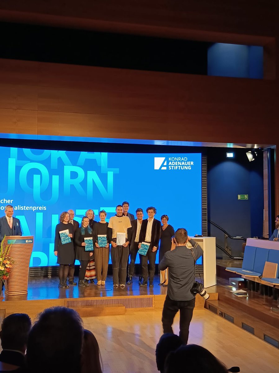 Robert Vief @robertvief.bsky.social (@robertvief) on Twitter photo Honored to have contributed to articles/data journalism on Berlin schools <a href="/Tagesspiegel/">Tagesspiegel</a> (w. <a href="/plateauton/">Hendrik Lehmann hendriklehmann.bsky.social</a> + others). Today, we received the first-place award for local journalism from <a href="/KASonline/">Adenauer-Stiftung</a>, presented by Norbert Lammert – the 'Oscar' of journalism awards (their wording) Honored to have contributed to articles/data journalism on Berlin schools <a href="/Tagesspiegel/">Tagesspiegel</a> (w. <a href="/plateauton/">Hendrik Lehmann hendriklehmann.bsky.social</a> + others). Today, we received the first-place award for local journalism from <a href="/KASonline/">Adenauer-Stiftung</a>, presented by Norbert Lammert – the 'Oscar' of journalism awards (their wording)