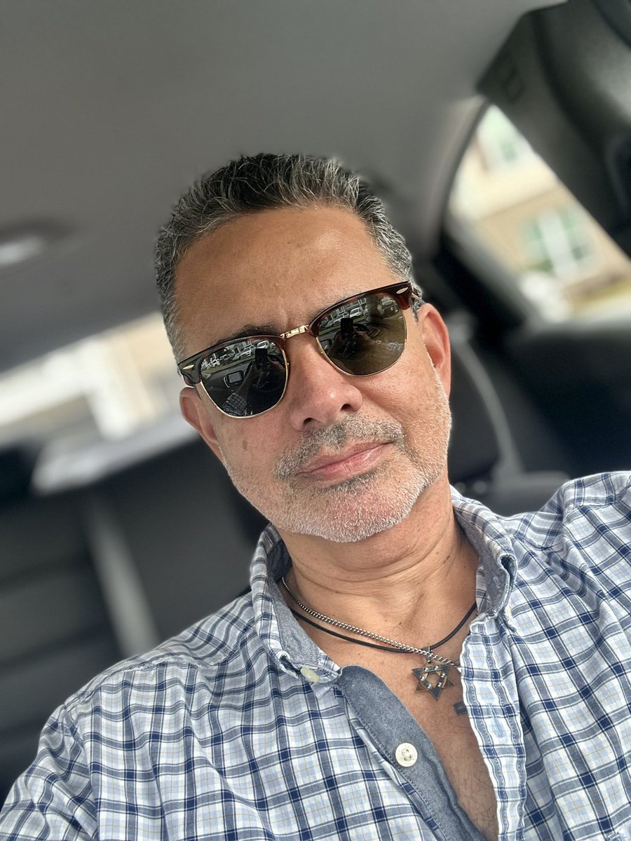 Hoy cumplo tres años en EEUU, esto a partir que decidí dejar mi país.

Me apena reconocerlo, pero con cada día que pasa me convenzo más de que fue lo  mejor que pude hacer.

Ojalá Ecuador pueda volver a ser lo que era hace un tiempo atrás.