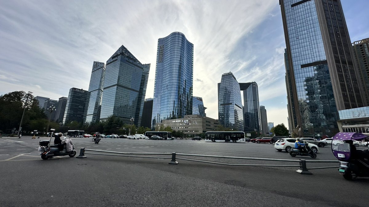 francomc's tweet image. About to start another day in Chengdu - last day before heading back to Beijing tomorrow.