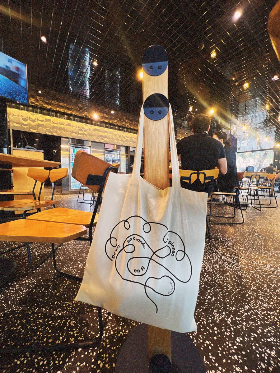 Disfrutando cada segundo en la CDMX y contando las horas para que cantemos juntos. Barriga llena, corazón contento. 🌮 

Nos vemos el miércoles en el <a href="/ForodelTejedor/">Foro del Tejedor</a>.