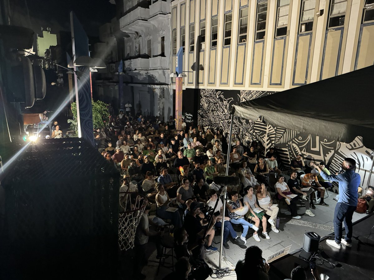 manuelnatal's tweet photo. Como si nos faltaran razones adicionales para salir a votar, hoy nuevamente sin luz en todo el Paseo de Diego, incluyendo nuestro comité de campaña. 

Eso no será impedimento para capacitar a decenas de personas para defender el voto mañana y el resto de las semanas. Montamos varias luces de batería, conectamos una extensión a un inverter y aquí estamos, dando el último taller previo a las elecciones. 

¡Vamos a ganar!