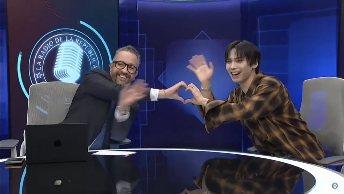 jinjinier's tweet photo. Me encantó la entrevista Rocky 😍
https://t.co/zs3LT33BNM 
#라키 #ROCKY https://t.co/60L2V4buD0