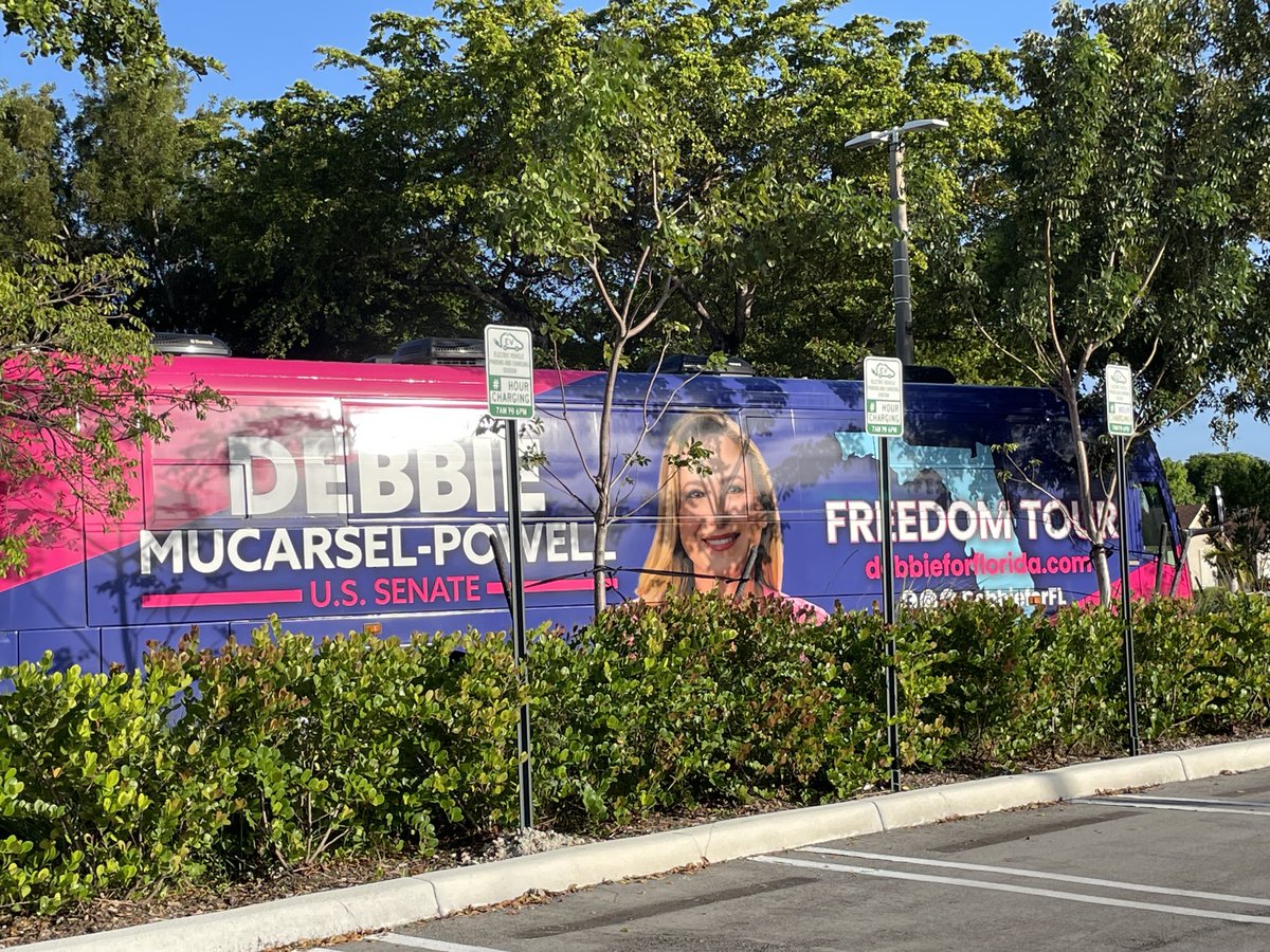 Seen near my house today.  First time.  Gonna take it as a good omen ⁦<a href="/DebbieforFL/">Debbie Mucarsel-Powell</a>⁩ (tried to find her but to no avail).