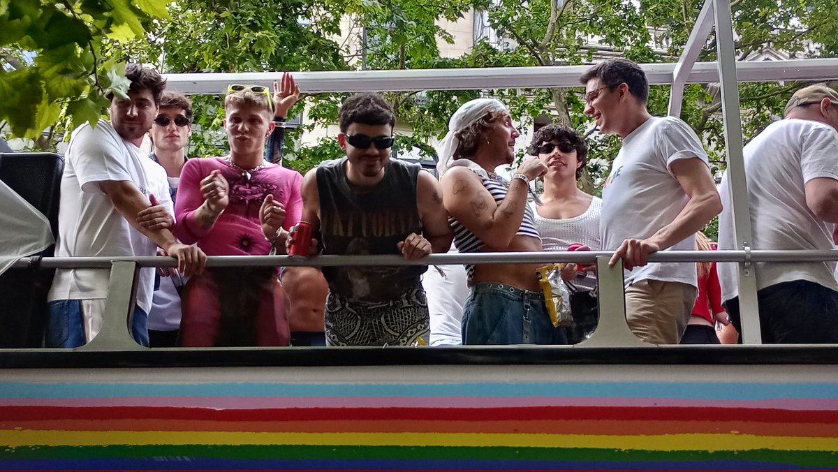 vBarby58's tweet photo. #MarchaDelOrgullo2024 🏳️‍🌈🎆🎉 https://t.co/KJVjwT3Zyx
