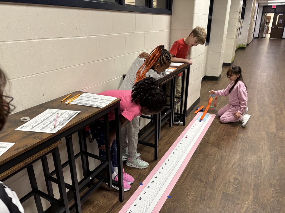 mrstaylor_fce's tweet image. These 4th graders played Rollerslide during their math small group time. Not only was it fun to slide a puck down a ramp, but students found the difference between two mixed numbers and then rounded to the nearest whole number. @HumbleISD_FCE #WeCanDoHardThings