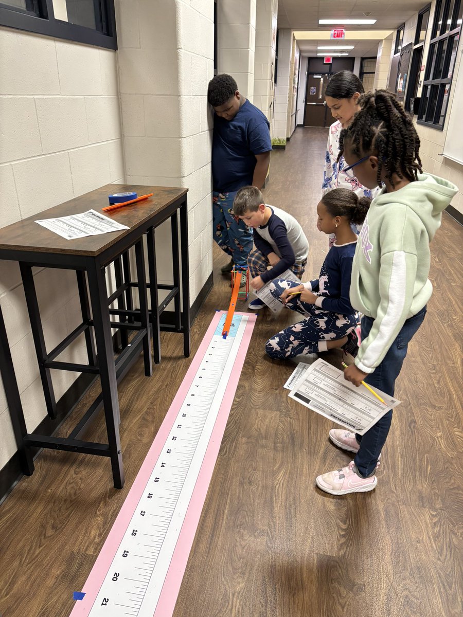 mrstaylor_fce's tweet image. These 4th graders played Rollerslide during their math small group time. Not only was it fun to slide a puck down a ramp, but students found the difference between two mixed numbers and then rounded to the nearest whole number. @HumbleISD_FCE #WeCanDoHardThings