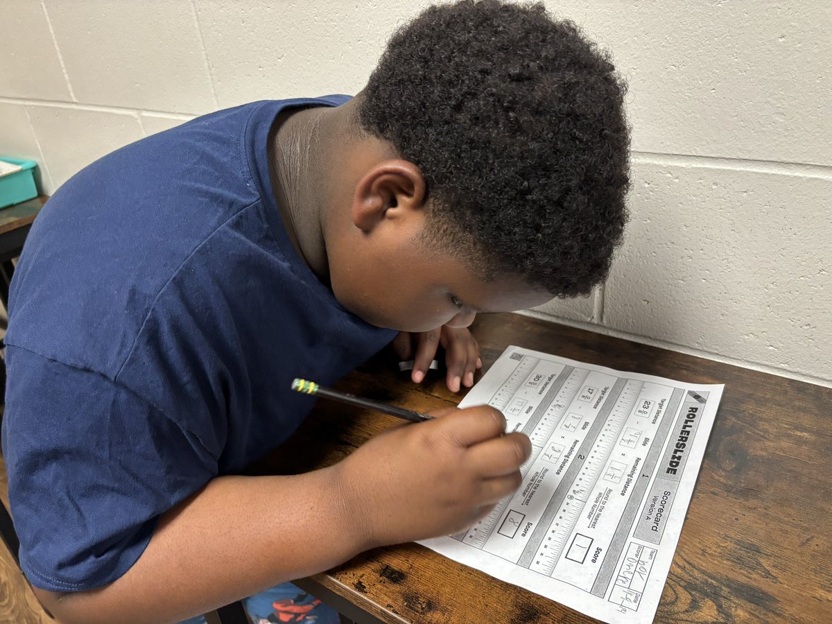 mrstaylor_fce's tweet image. These 4th graders played Rollerslide during their math small group time. Not only was it fun to slide a puck down a ramp, but students found the difference between two mixed numbers and then rounded to the nearest whole number. @HumbleISD_FCE #WeCanDoHardThings