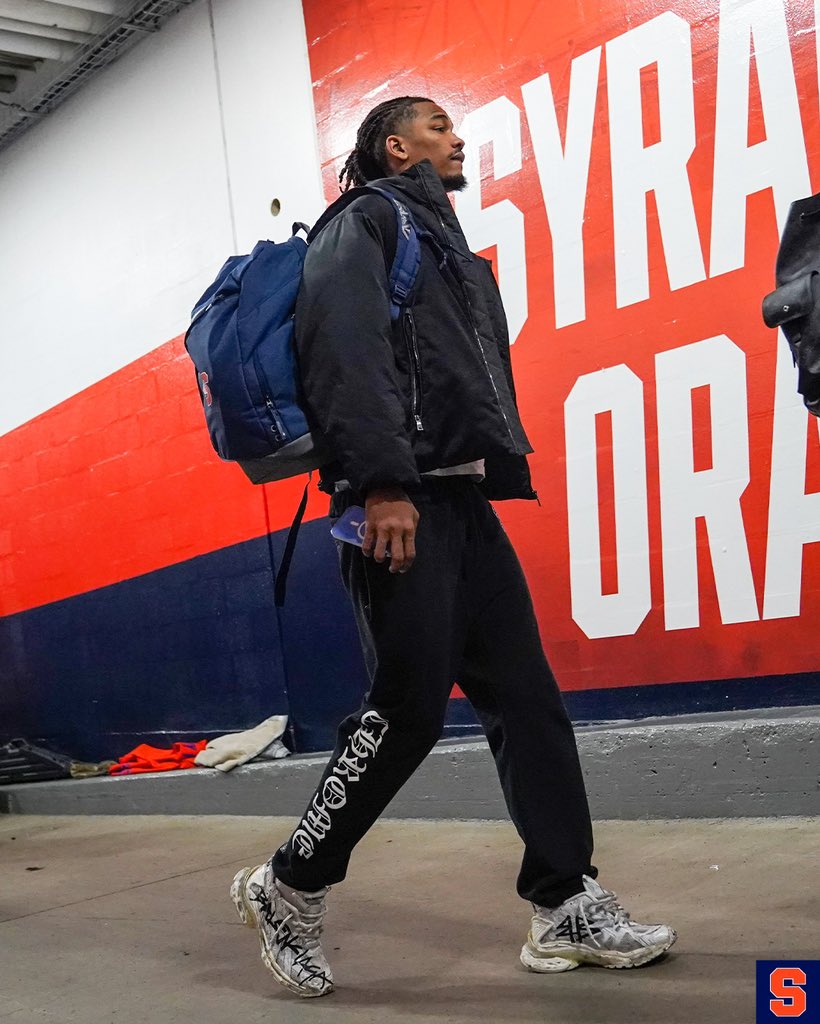 Cuse_MBB's tweet photo. Opening night arrivals https://t.co/GY9CMjIqM2